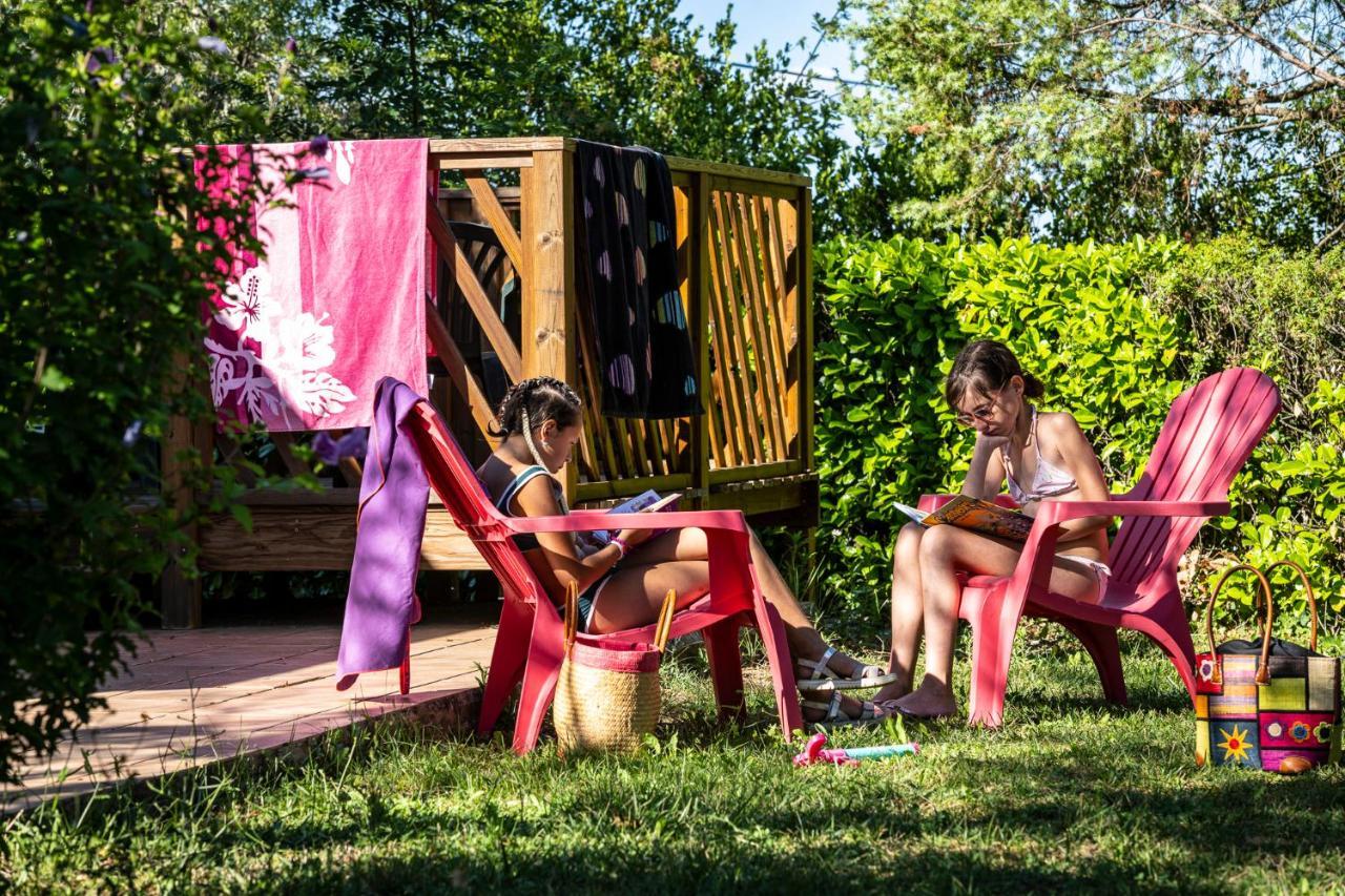 Charmant Camping Familiale 3 Etoiles Vue 360 Plage Piscine A Debordement Empl Xxl Labeaume Exterior foto