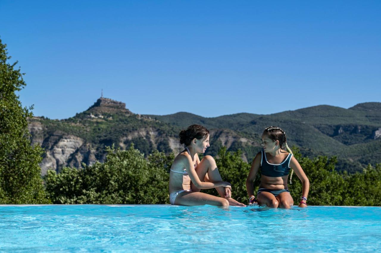 Charmant Camping Familiale 3 Etoiles Vue 360 Plage Piscine A Debordement Empl Xxl Labeaume Exterior foto