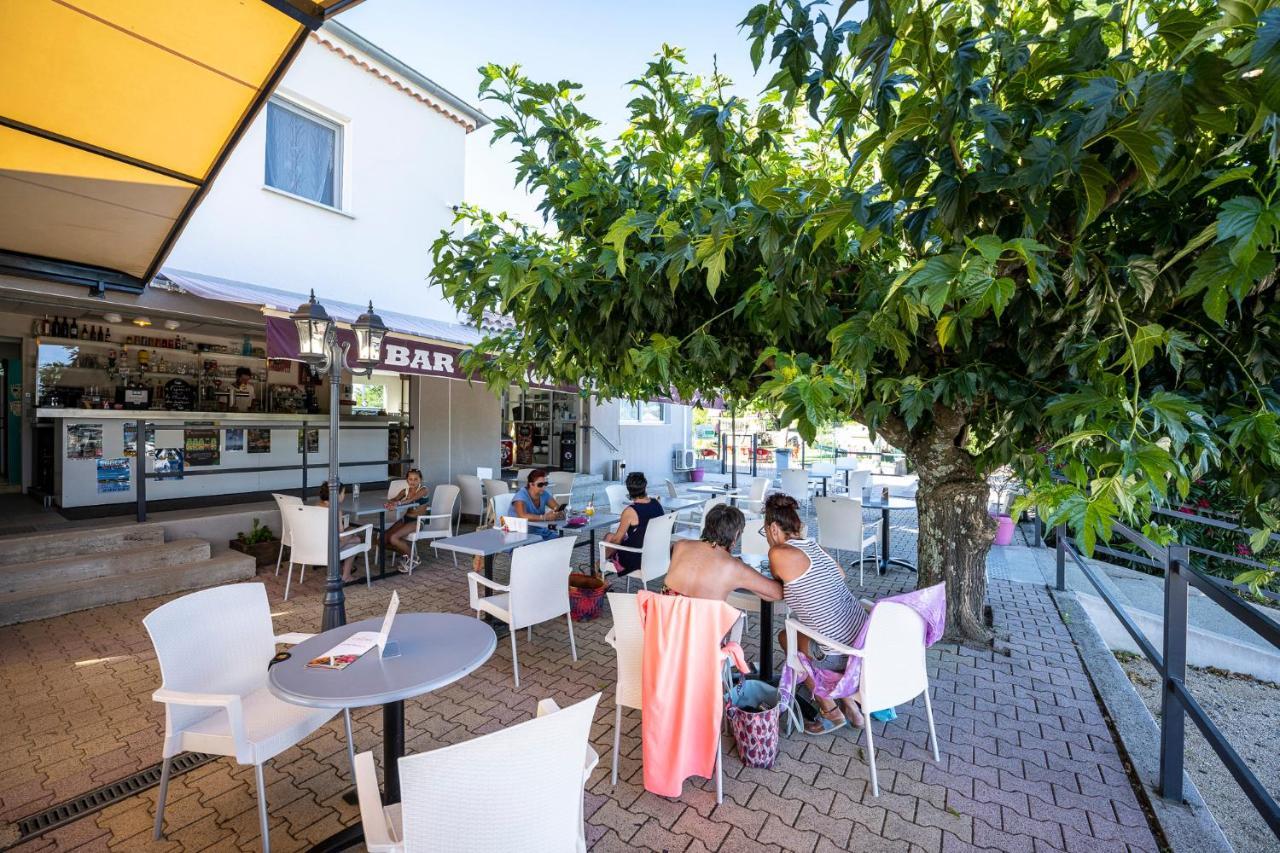 Charmant Camping Familiale 3 Etoiles Vue 360 Plage Piscine A Debordement Empl Xxl Labeaume Exterior foto