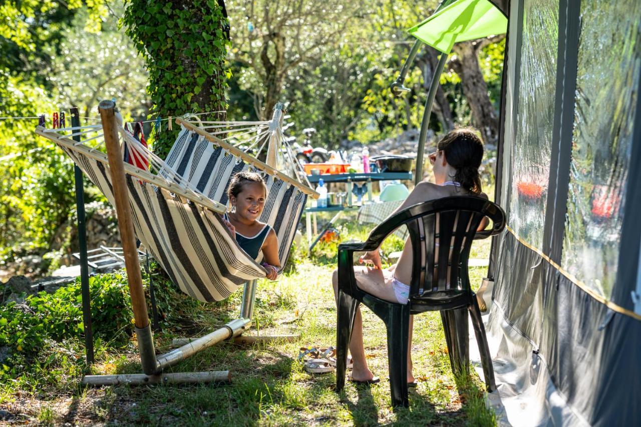 Charmant Camping Familiale 3 Etoiles Vue 360 Plage Piscine A Debordement Empl Xxl Labeaume Exterior foto