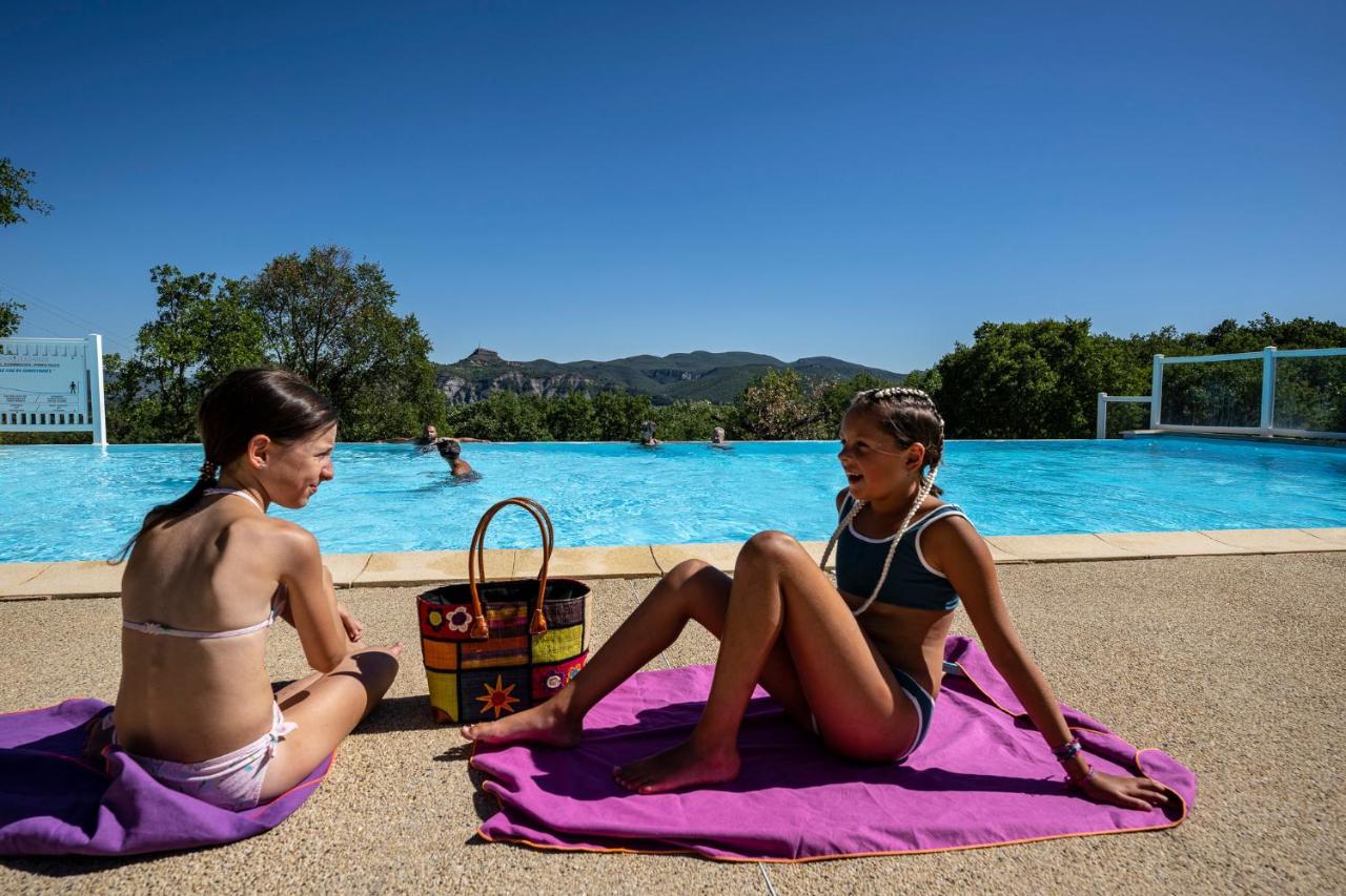 Charmant Camping Familiale 3 Etoiles Vue 360 Plage Piscine A Debordement Empl Xxl Labeaume Exterior foto