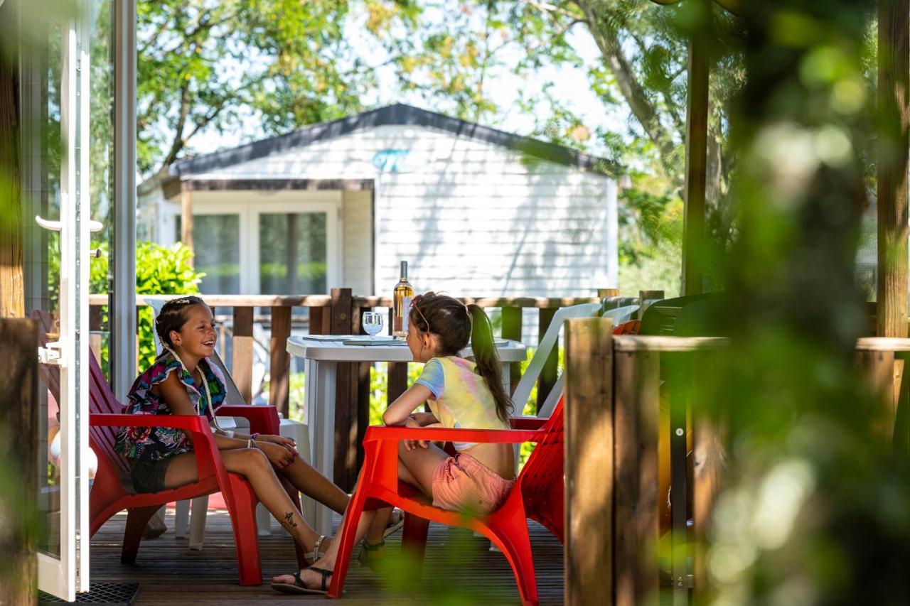 Charmant Camping Familiale 3 Etoiles Vue 360 Plage Piscine A Debordement Empl Xxl Labeaume Exterior foto