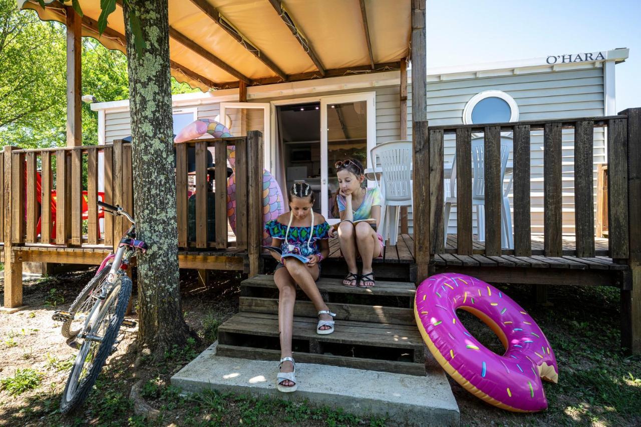 Charmant Camping Familiale 3 Etoiles Vue 360 Plage Piscine A Debordement Empl Xxl Labeaume Exterior foto