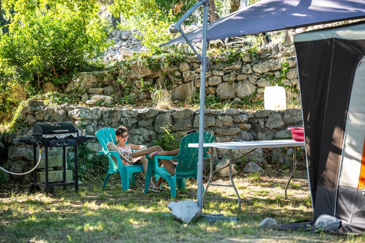 Charmant Camping Familiale 3 Etoiles Vue 360 Plage Piscine A Debordement Empl Xxl Labeaume Exterior foto