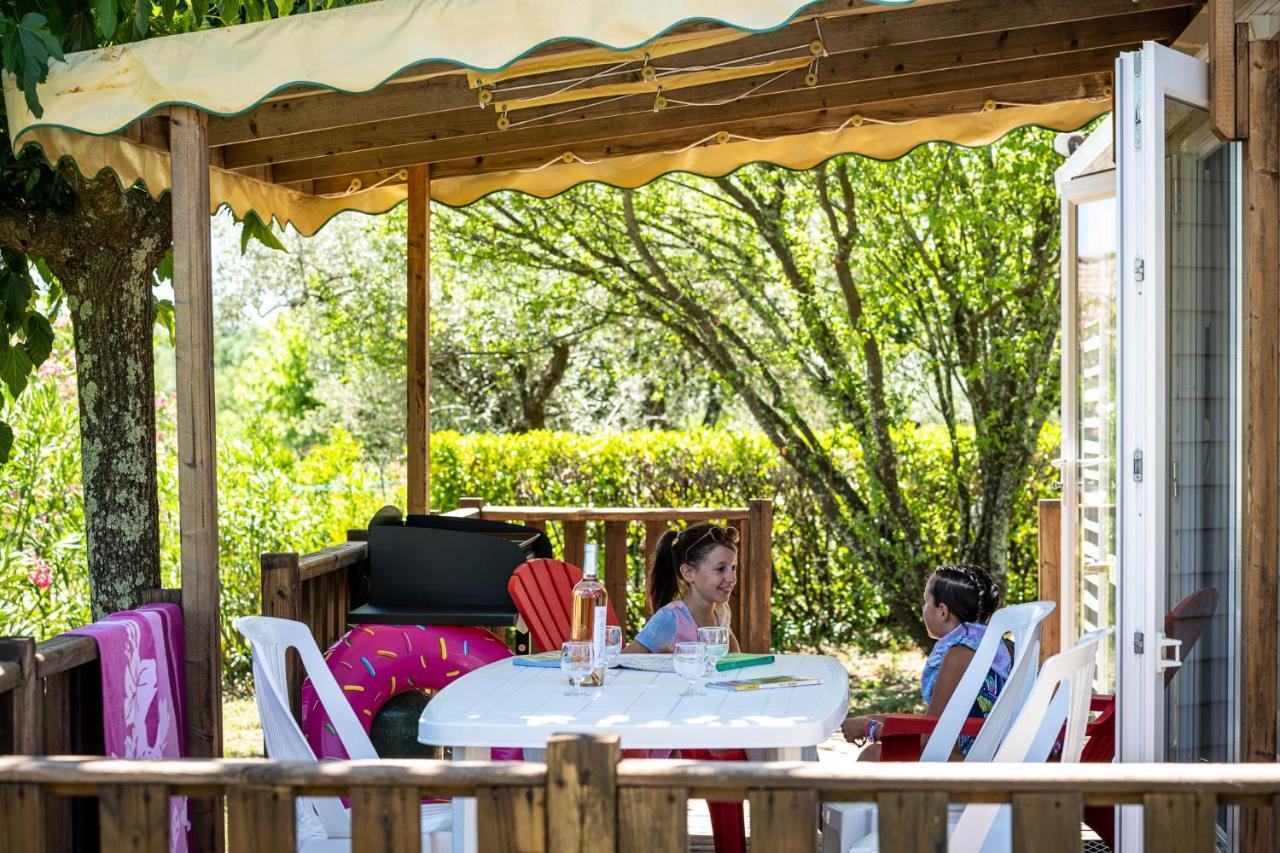 Charmant Camping Familiale 3 Etoiles Vue 360 Plage Piscine A Debordement Empl Xxl Labeaume Exterior foto