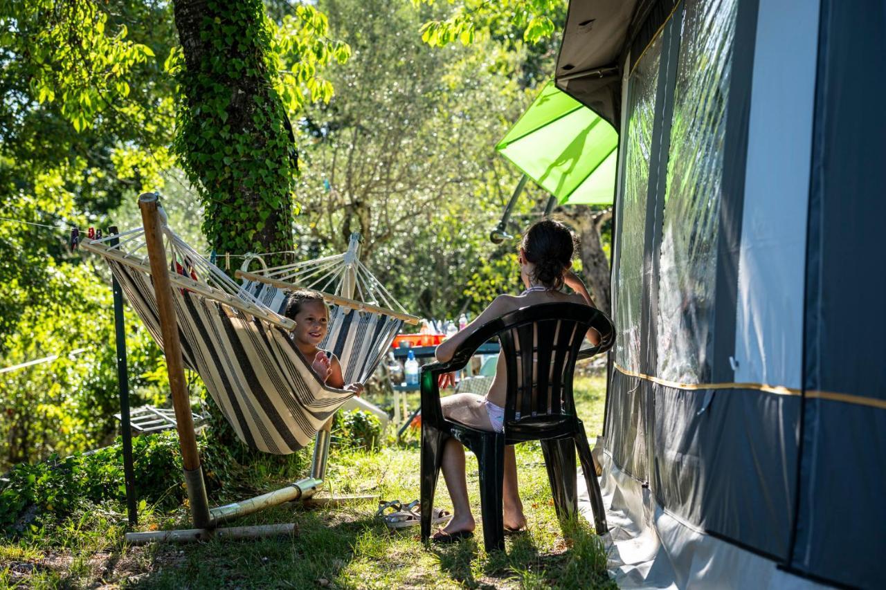Charmant Camping Familiale 3 Etoiles Vue 360 Plage Piscine A Debordement Empl Xxl Labeaume Exterior foto