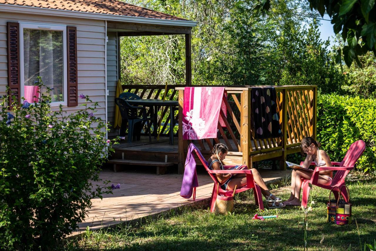 Charmant Camping Familiale 3 Etoiles Vue 360 Plage Piscine A Debordement Empl Xxl Labeaume Exterior foto