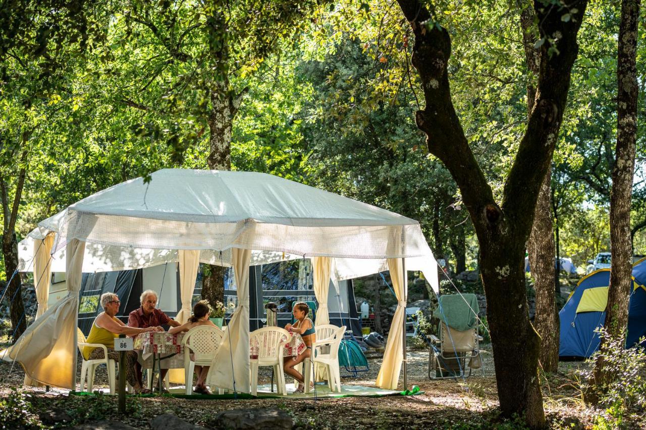 Charmant Camping Familiale 3 Etoiles Vue 360 Plage Piscine A Debordement Empl Xxl Labeaume Exterior foto