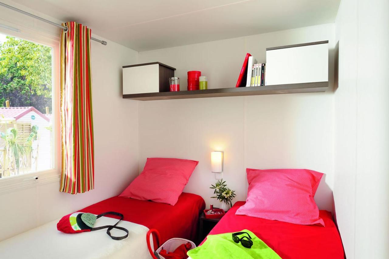 Charmant Camping Familiale 3 Etoiles Vue 360 Plage Piscine A Debordement Empl Xxl Labeaume Exterior foto
